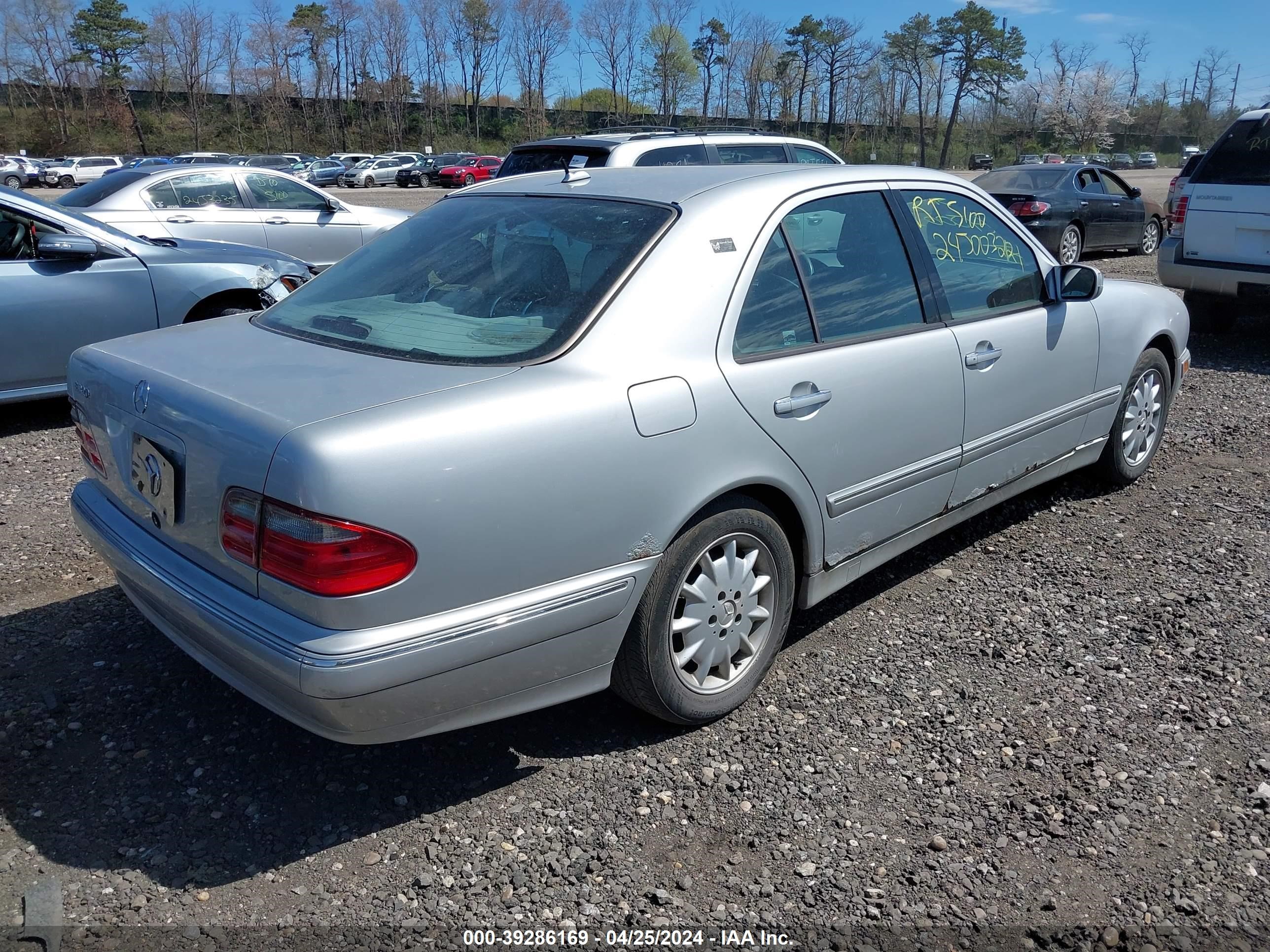 Photo 3 VIN: WDBJF65J11B271256 - MERCEDES-BENZ NULL 