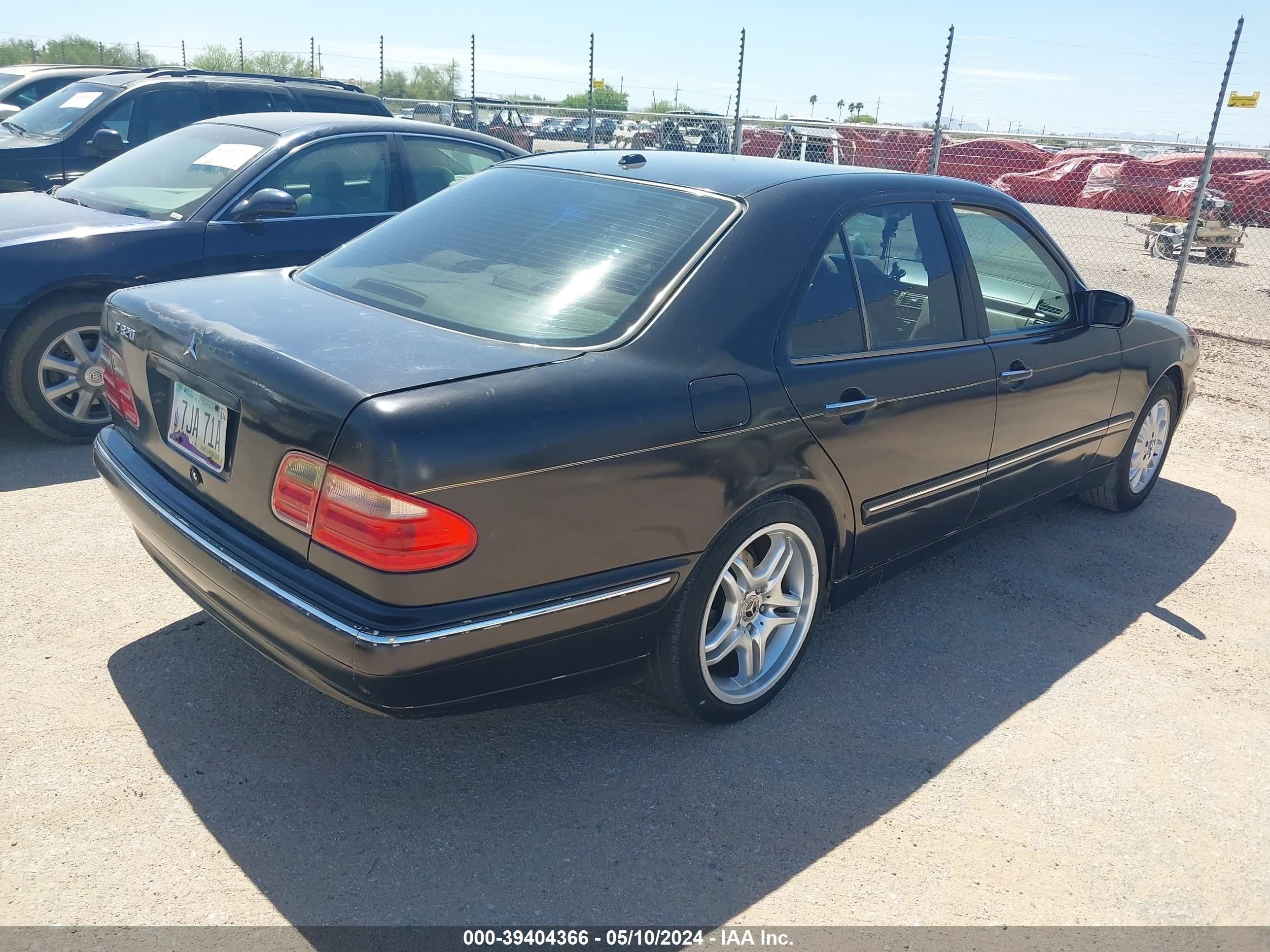 Photo 3 VIN: WDBJF65J1YB054042 - MERCEDES-BENZ NULL 