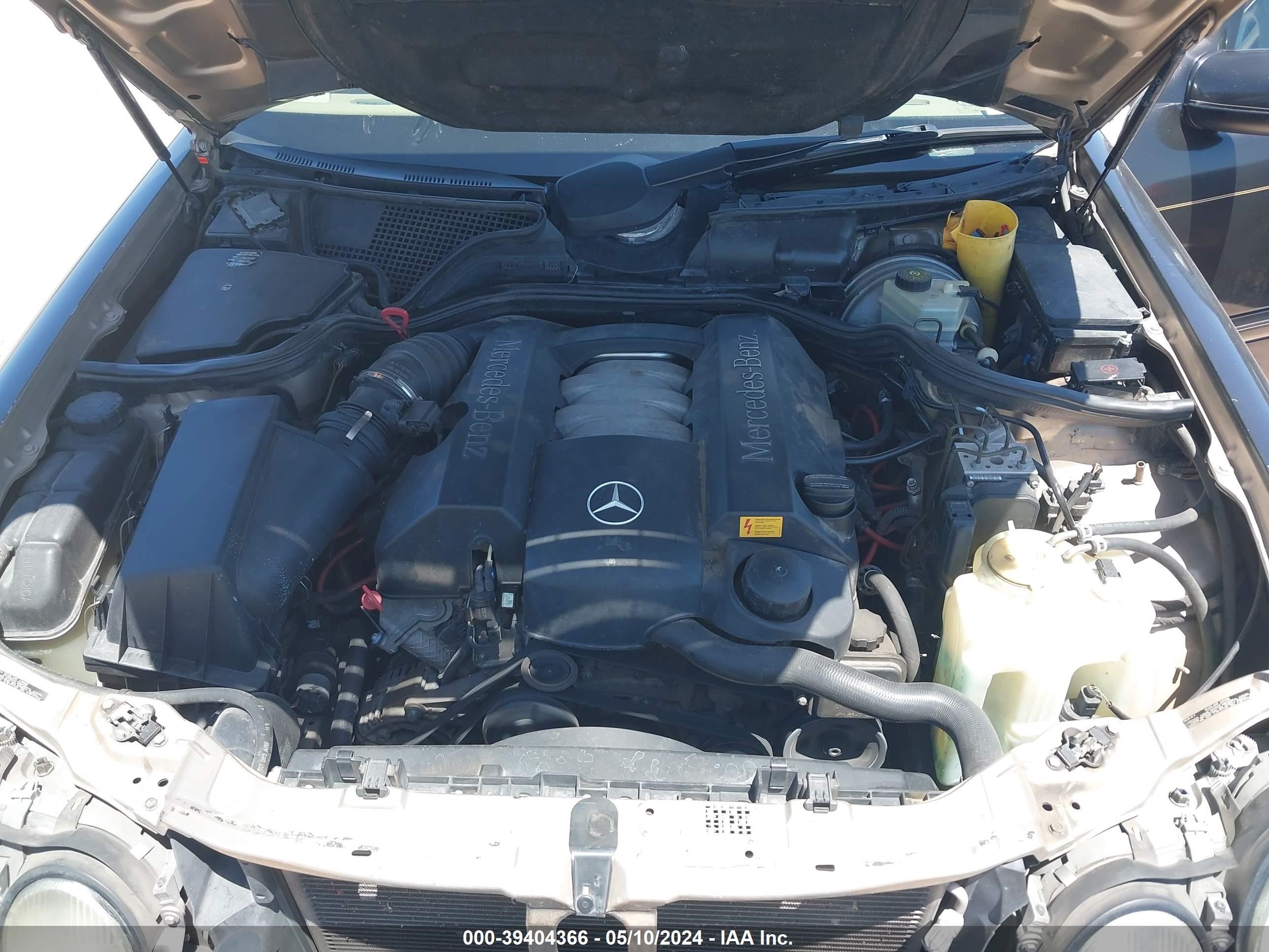 Photo 9 VIN: WDBJF65J1YB054042 - MERCEDES-BENZ NULL 