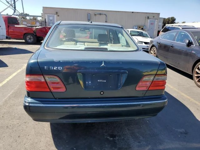 Photo 5 VIN: WDBJF65J22B449712 - MERCEDES-BENZ E 320 