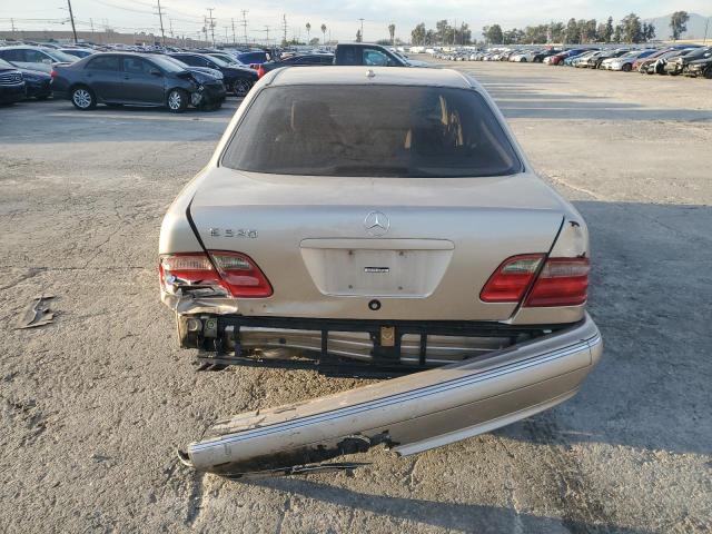 Photo 5 VIN: WDBJF65J2YB143036 - MERCEDES-BENZ E-CLASS 