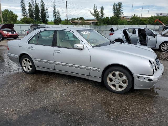 Photo 3 VIN: WDBJF65J32B447340 - MERCEDES-BENZ E 320 