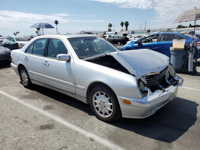 Photo 3 VIN: WDBJF65J3YB019826 - MERCEDES-BENZ E 320 