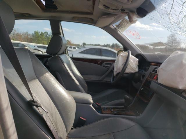 Photo 4 VIN: WDBJF65J3YB128237 - MERCEDES-BENZ E 320 