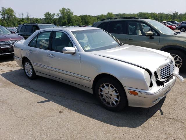 Photo 3 VIN: WDBJF65J3YB160654 - MERCEDES-BENZ E 320 