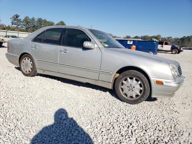 Photo 3 VIN: WDBJF65J4YA984233 - MERCEDES-BENZ E 320 