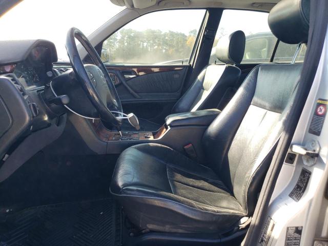 Photo 6 VIN: WDBJF65J4YA984233 - MERCEDES-BENZ E 320 