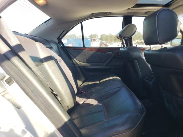 Photo 9 VIN: WDBJF65J4YA984233 - MERCEDES-BENZ E 320 