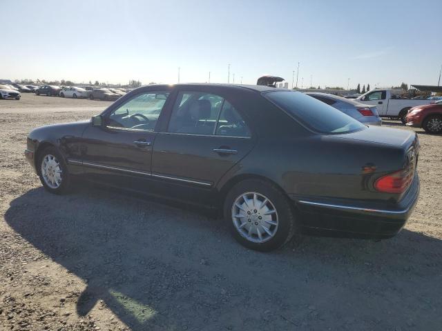 Photo 1 VIN: WDBJF65J4YB097144 - MERCEDES-BENZ E 320 