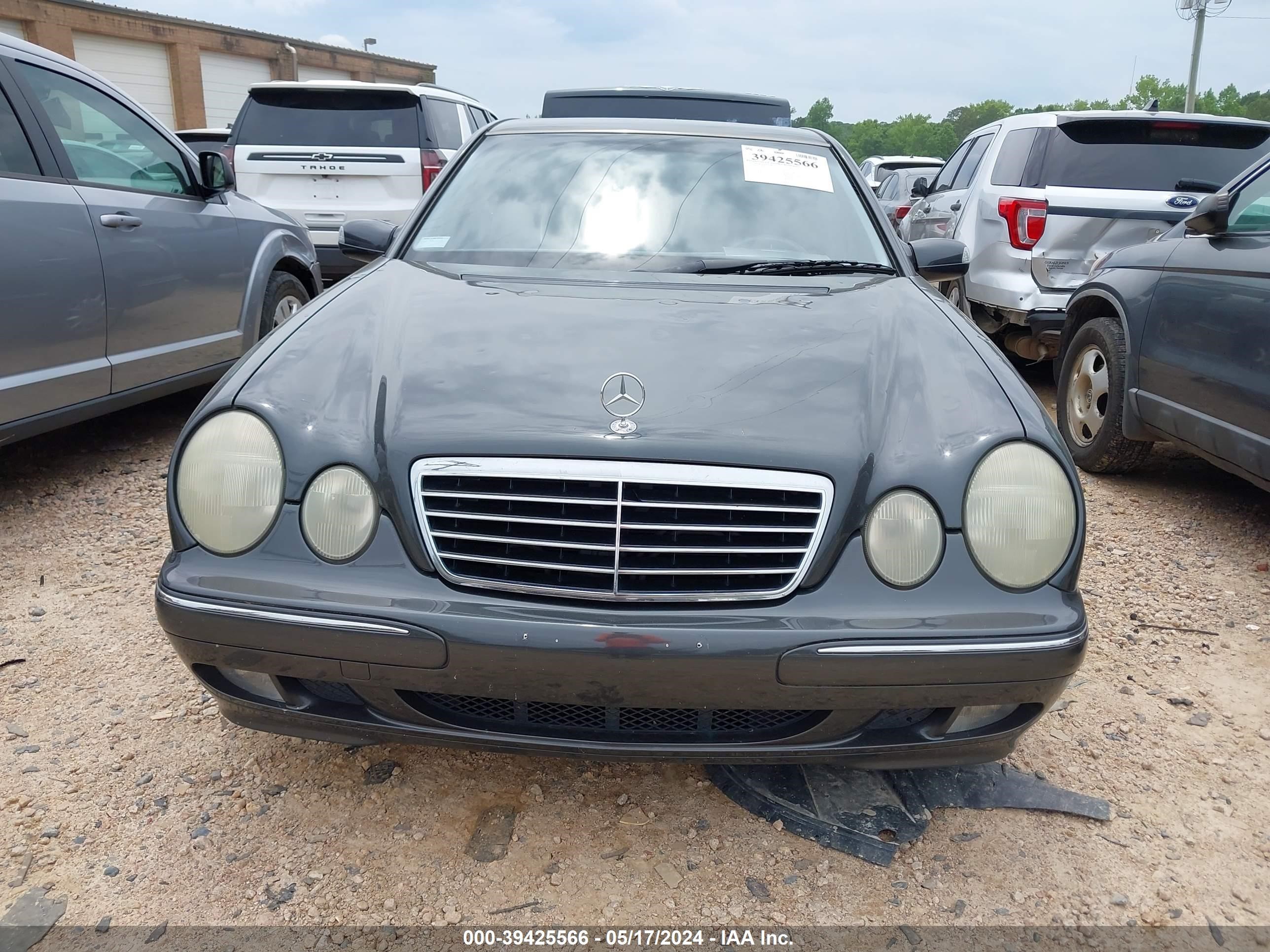 Photo 11 VIN: WDBJF65J61B353631 - MERCEDES-BENZ NULL 