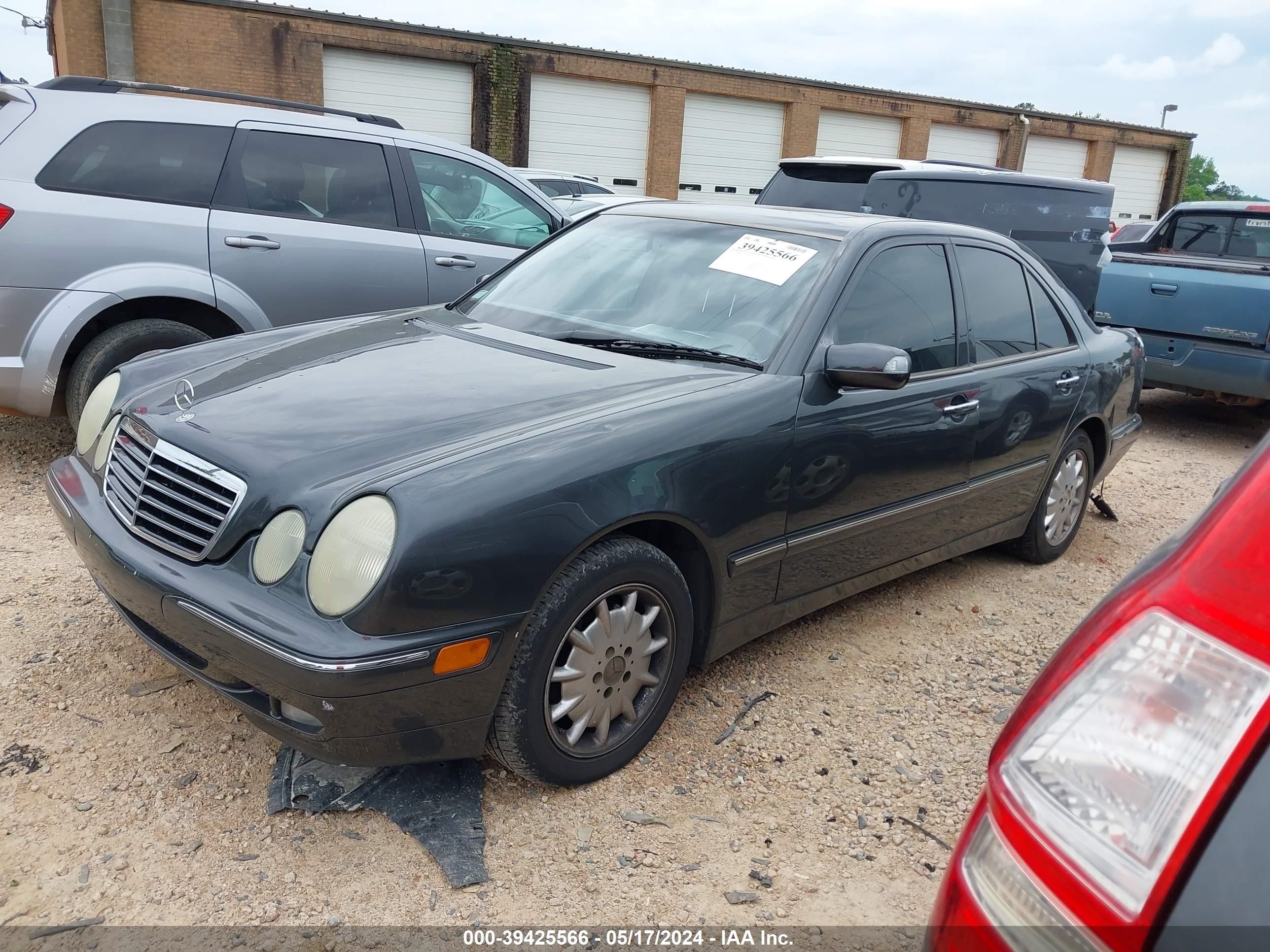 Photo 13 VIN: WDBJF65J61B353631 - MERCEDES-BENZ NULL 