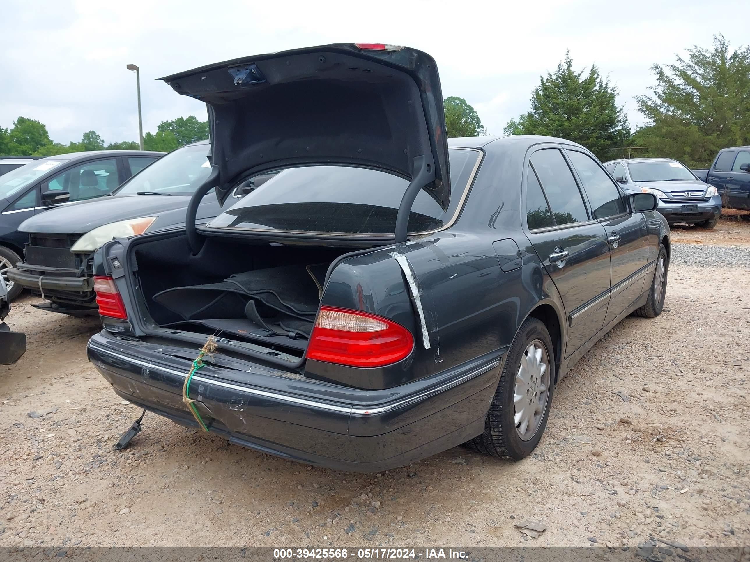 Photo 3 VIN: WDBJF65J61B353631 - MERCEDES-BENZ SPRINTER 