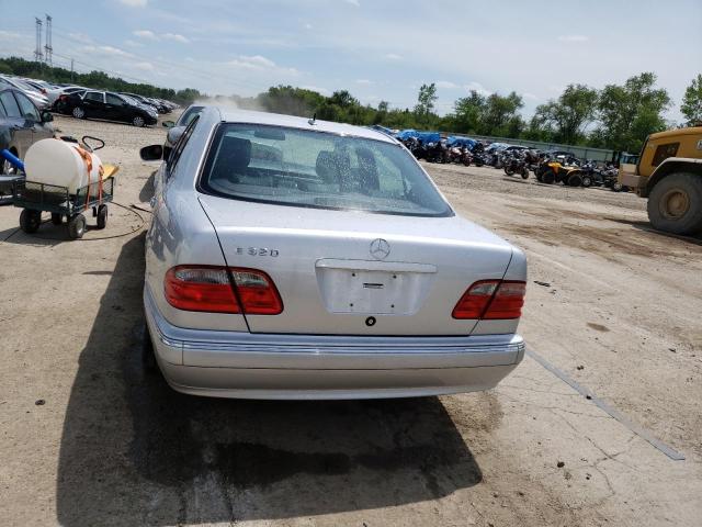 Photo 5 VIN: WDBJF65J6YB155741 - MERCEDES-BENZ E 320 