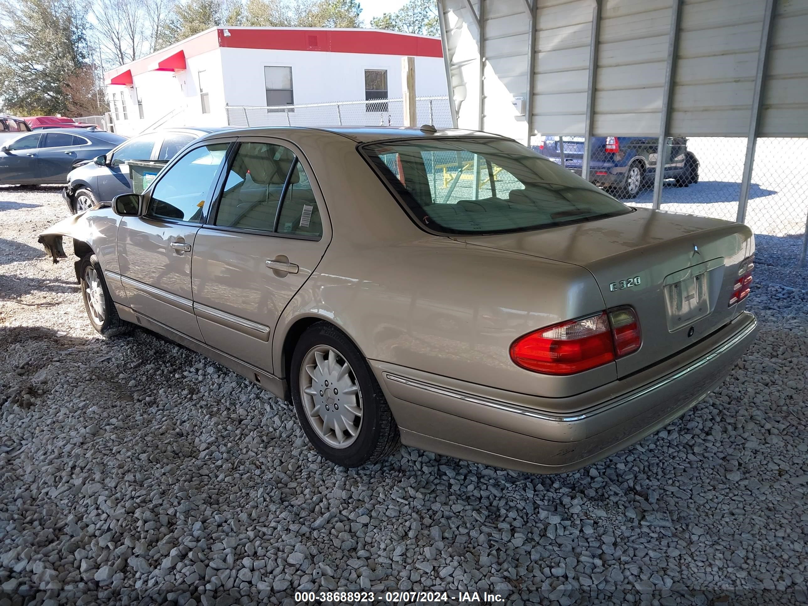 Photo 2 VIN: WDBJF65J7YB029002 - MERCEDES-BENZ E-KLASSE 