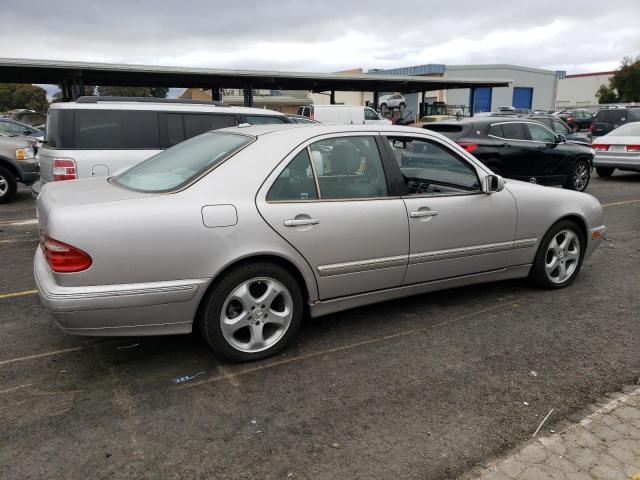 Photo 2 VIN: WDBJF65J82B483380 - MERCEDES-BENZ E 320 