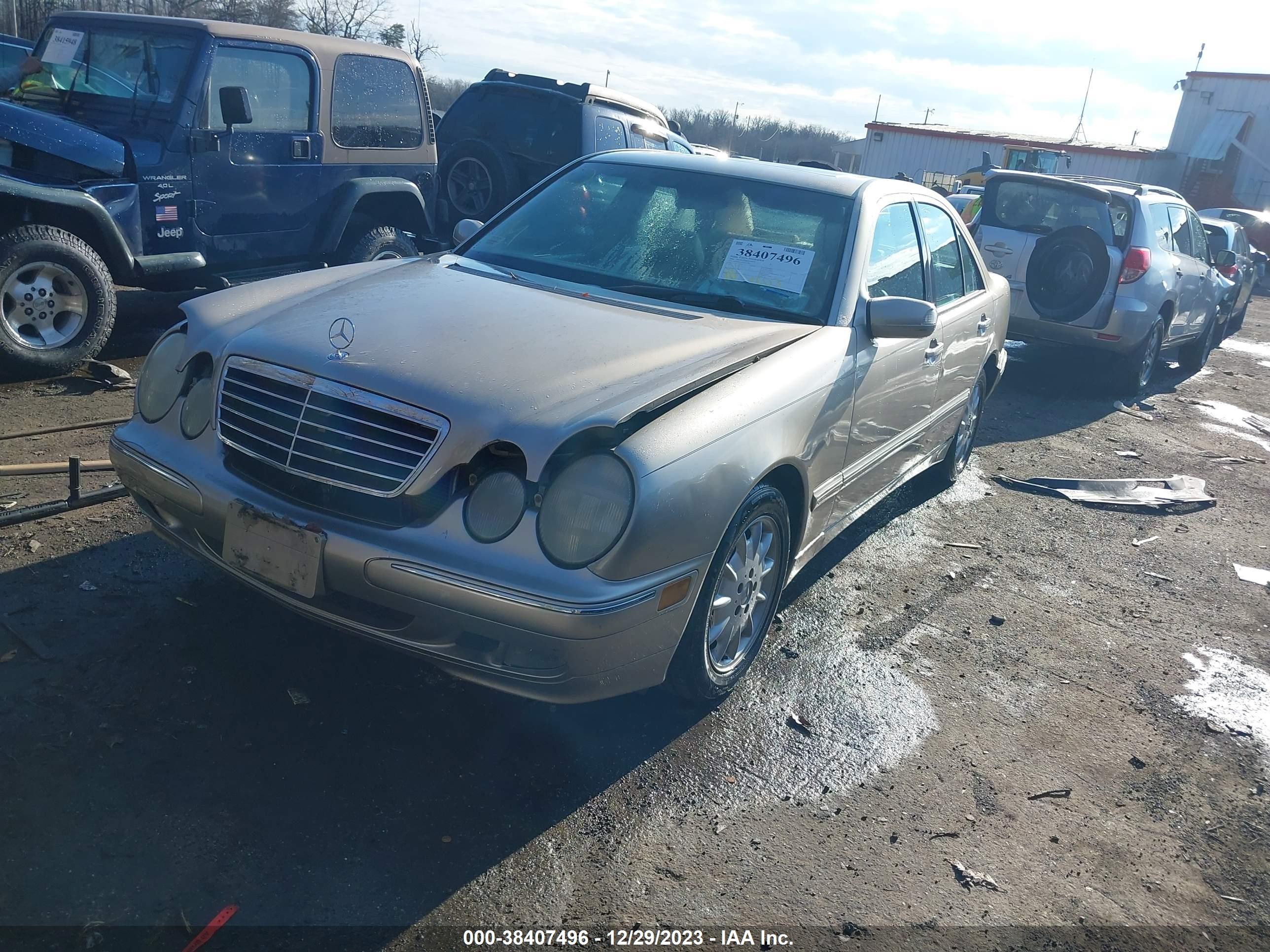 Photo 1 VIN: WDBJF65J8YB110185 - MERCEDES-BENZ E-KLASSE 