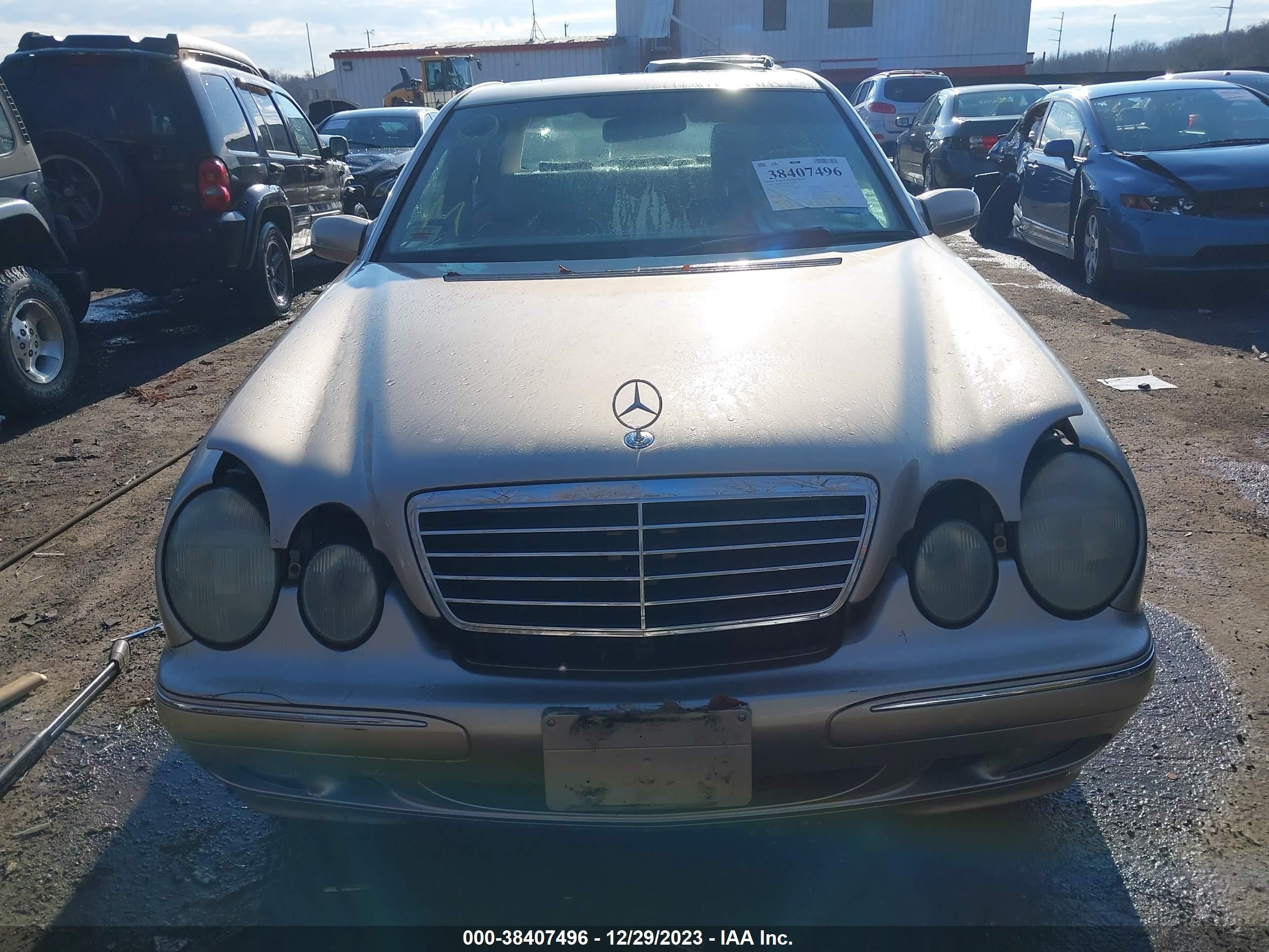 Photo 11 VIN: WDBJF65J8YB110185 - MERCEDES-BENZ E-KLASSE 