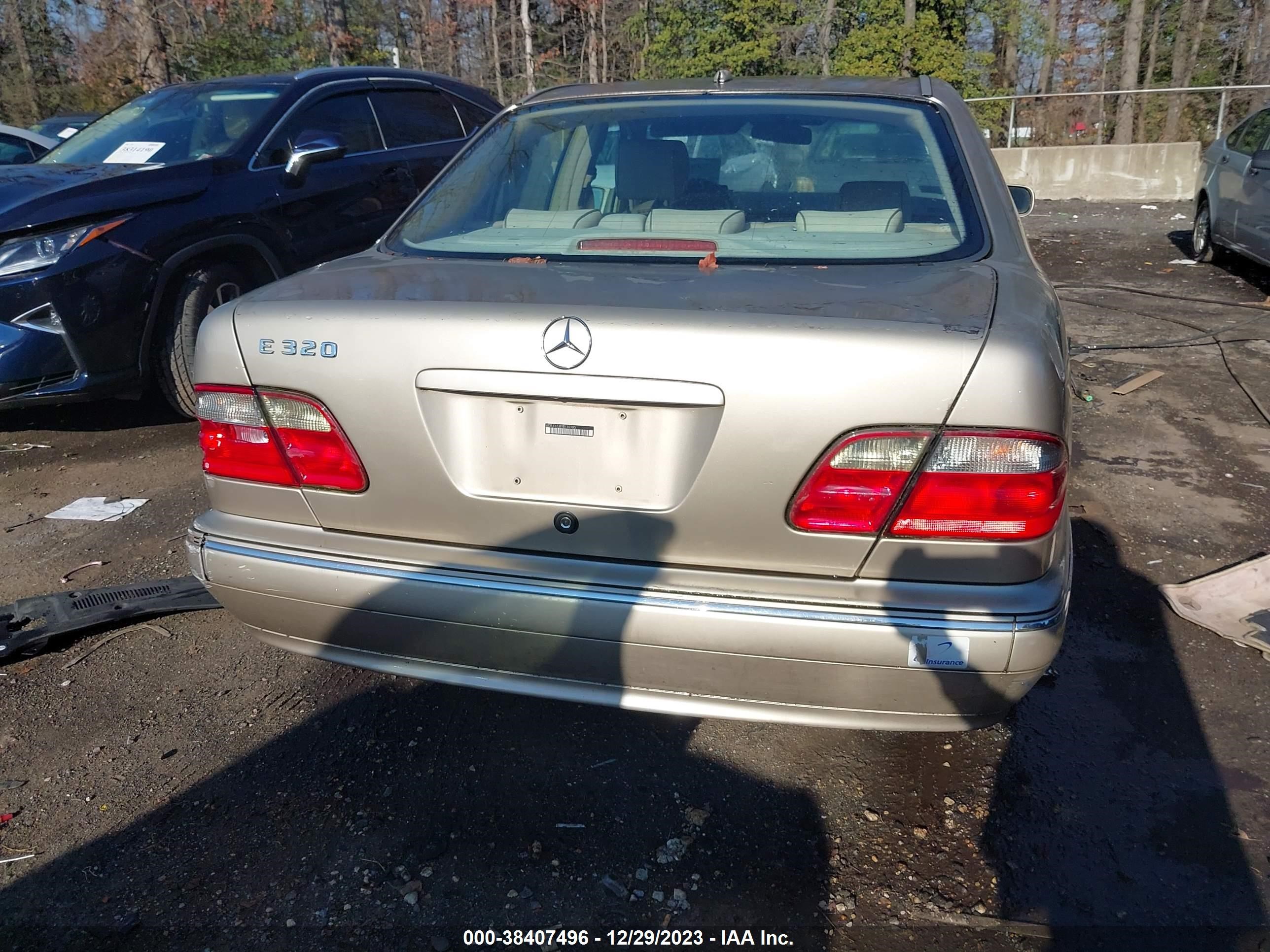 Photo 15 VIN: WDBJF65J8YB110185 - MERCEDES-BENZ E-KLASSE 