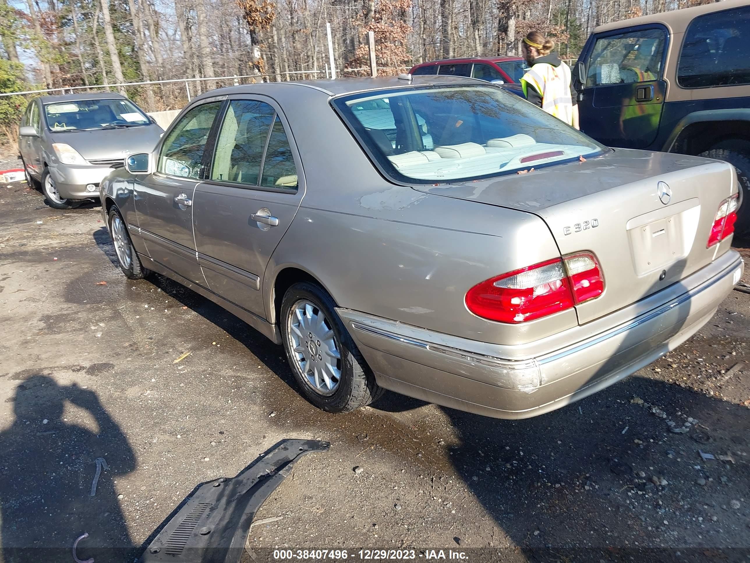 Photo 2 VIN: WDBJF65J8YB110185 - MERCEDES-BENZ E-KLASSE 