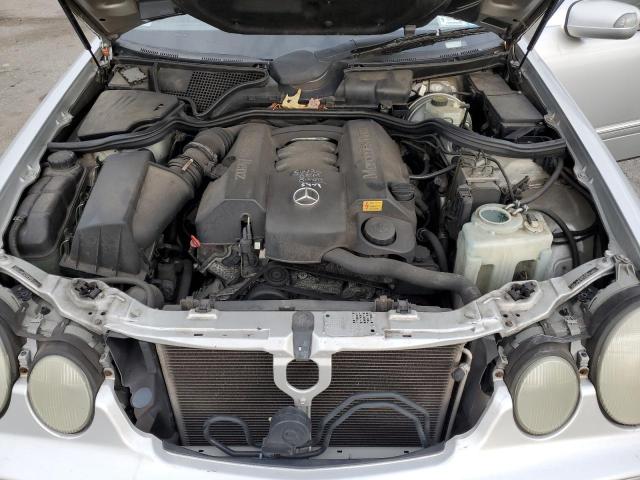 Photo 10 VIN: WDBJF65J8YB153103 - MERCEDES-BENZ E320 