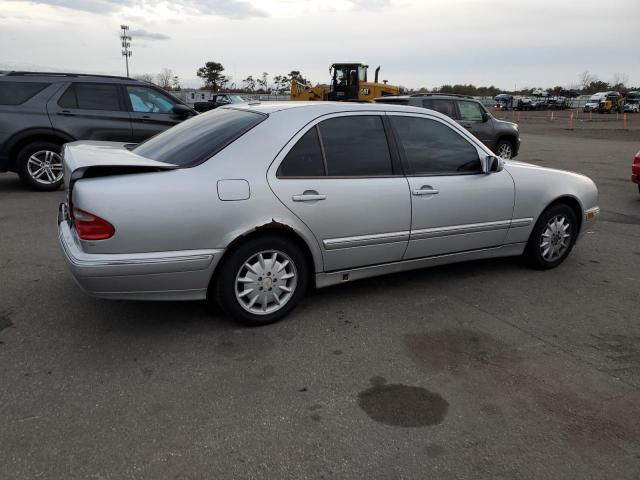 Photo 2 VIN: WDBJF65J8YB153103 - MERCEDES-BENZ E320 