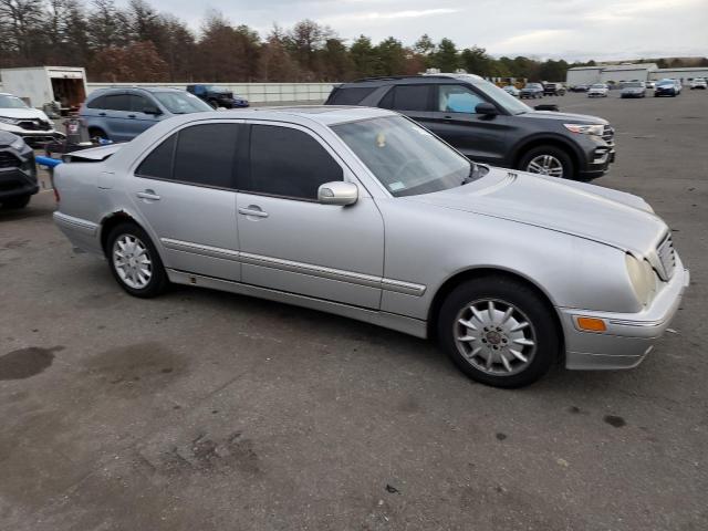 Photo 3 VIN: WDBJF65J8YB153103 - MERCEDES-BENZ E320 