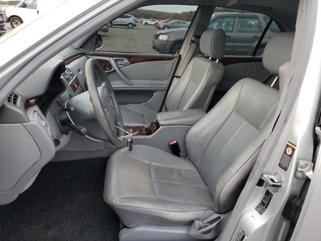 Photo 6 VIN: WDBJF65J8YB153103 - MERCEDES-BENZ E320 