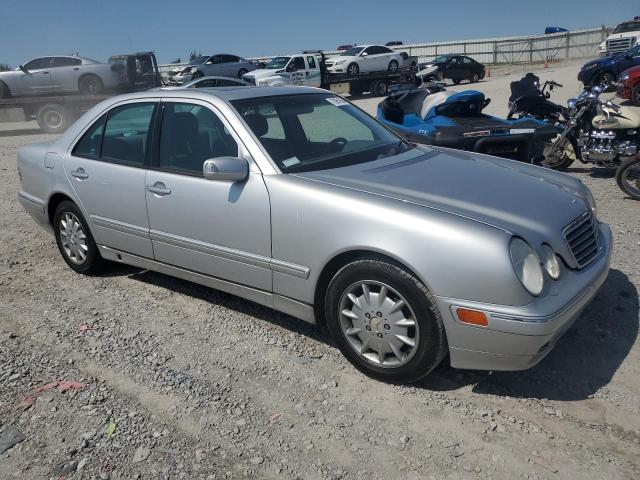 Photo 3 VIN: WDBJF65J91B206428 - MERCEDES-BENZ E 320 