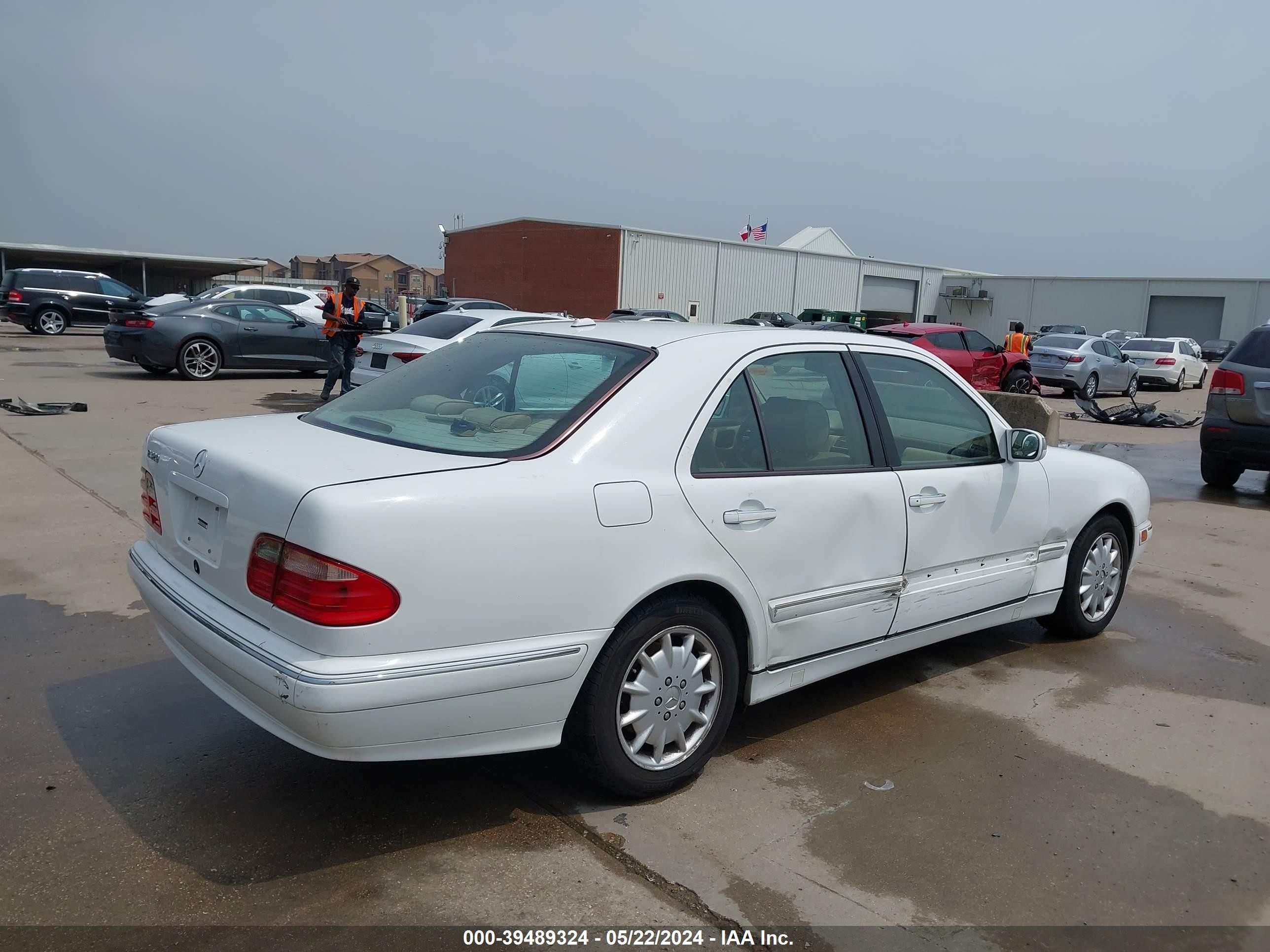 Photo 5 VIN: WDBJF65J91B212195 - MERCEDES-BENZ NULL 