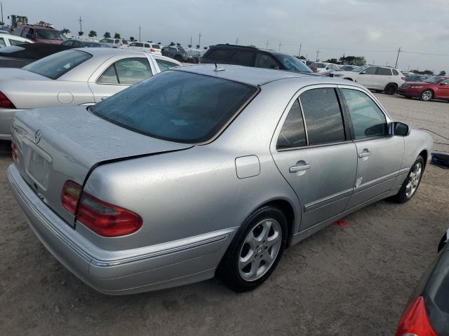 Photo 2 VIN: WDBJF65J92B469519 - MERCEDES-BENZ E 320 