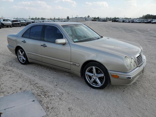 Photo 3 VIN: WDBJF70H3XA828676 - MERCEDES-BENZ 400-CLASS 