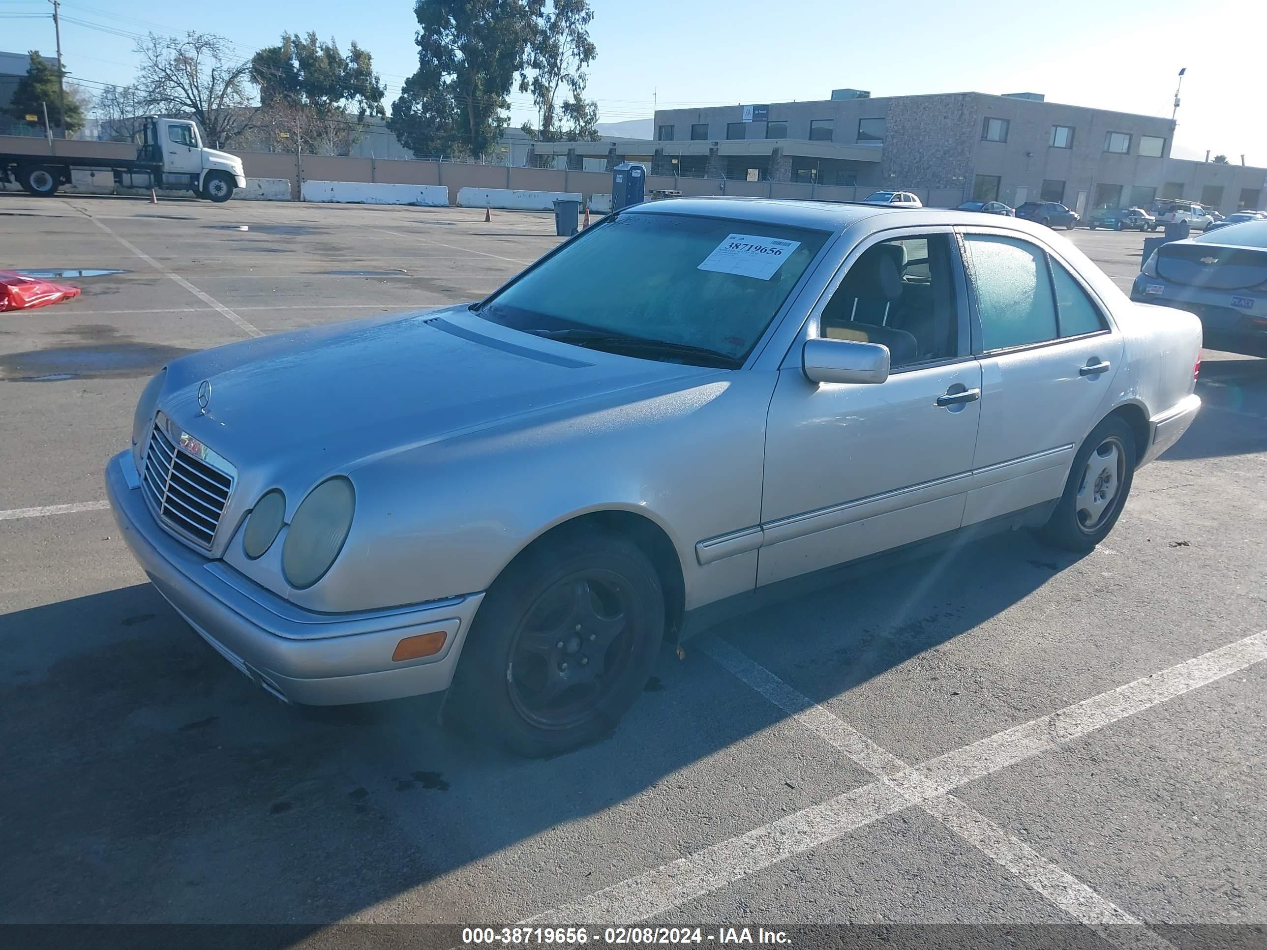 Photo 1 VIN: WDBJF70HXXA907469 - MERCEDES-BENZ E-KLASSE 