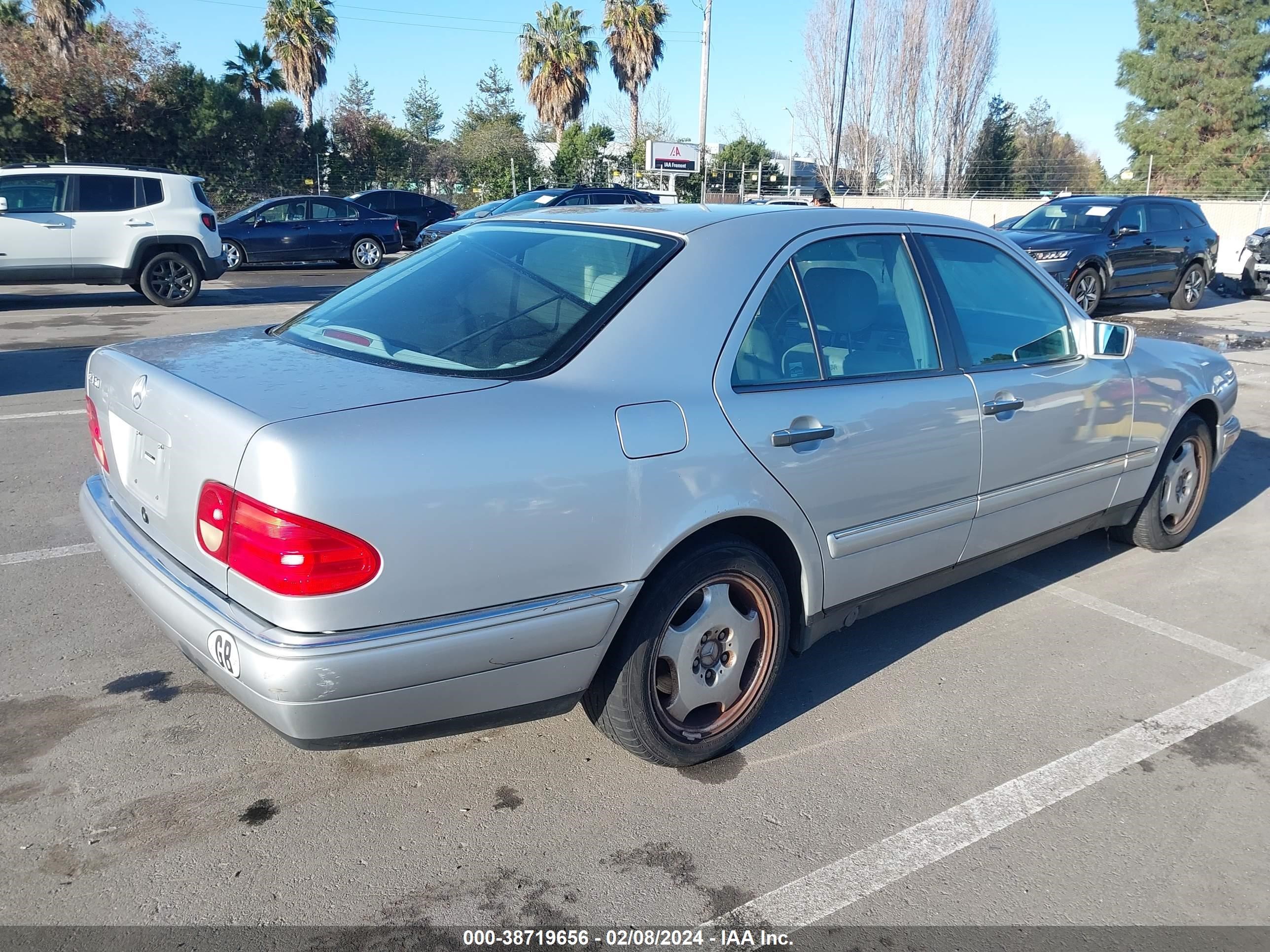 Photo 3 VIN: WDBJF70HXXA907469 - MERCEDES-BENZ E-KLASSE 