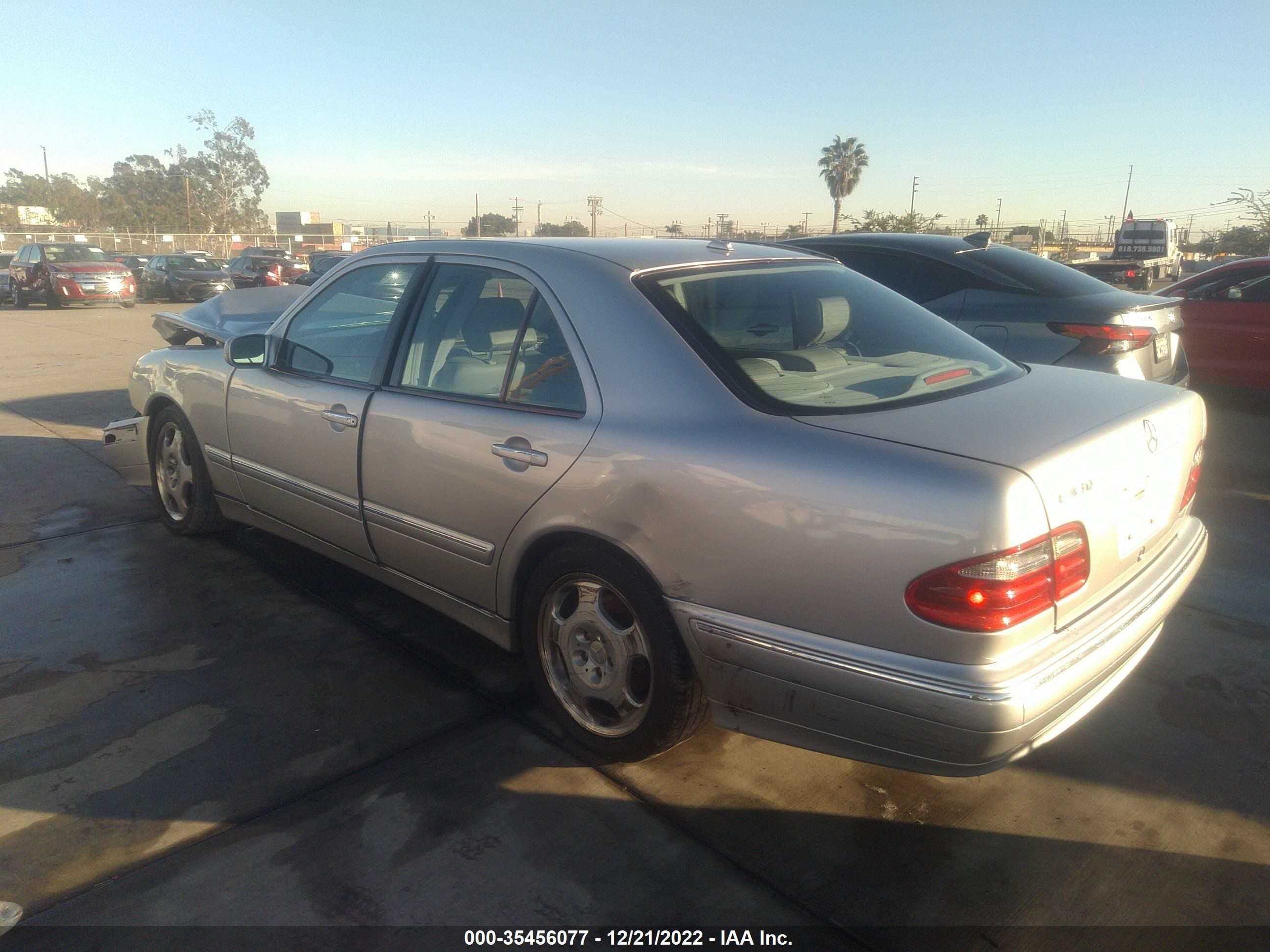 Photo 2 VIN: WDBJF70J2YB104914 - MERCEDES-BENZ E-KLASSE 