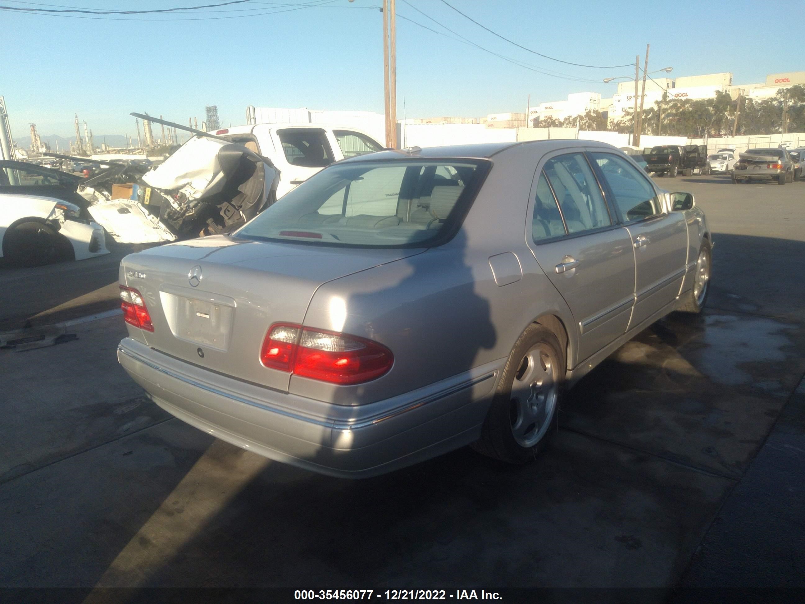 Photo 3 VIN: WDBJF70J2YB104914 - MERCEDES-BENZ E-KLASSE 