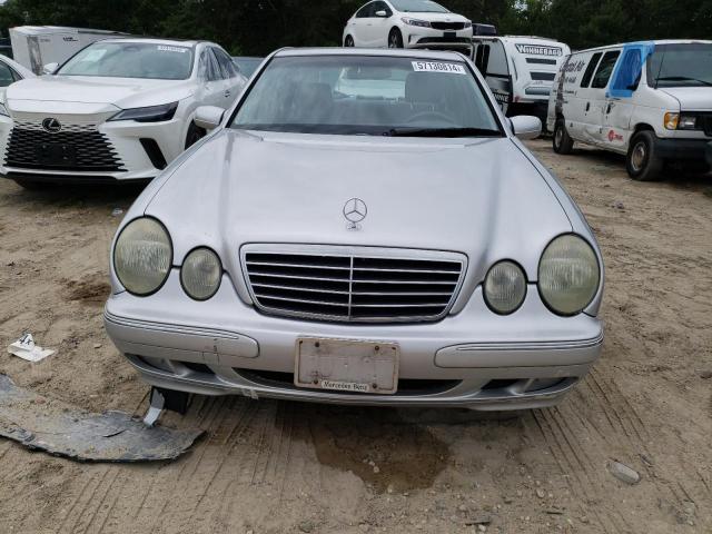 Photo 4 VIN: WDBJF70J7YB124639 - MERCEDES-BENZ E-CLASS 