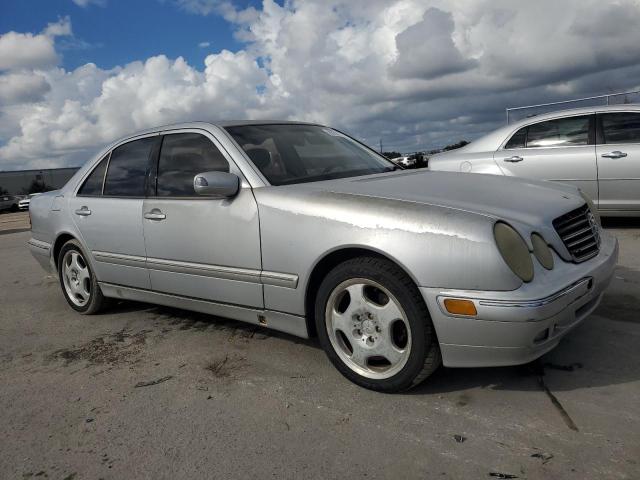 Photo 3 VIN: WDBJF70J9YB075556 - MERCEDES-BENZ E 430 