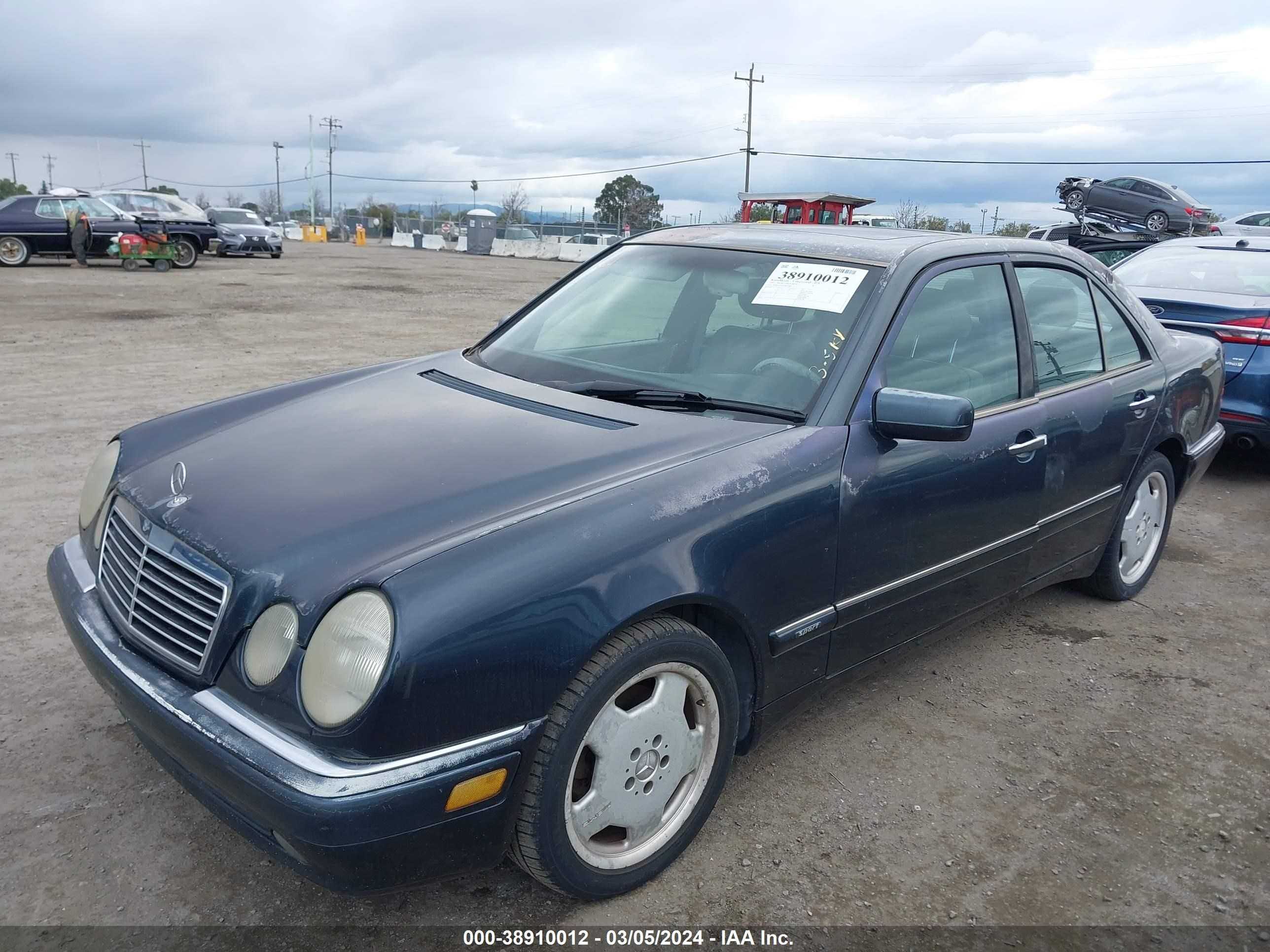 Photo 1 VIN: WDBJF72F3VA333466 - MERCEDES-BENZ NULL 