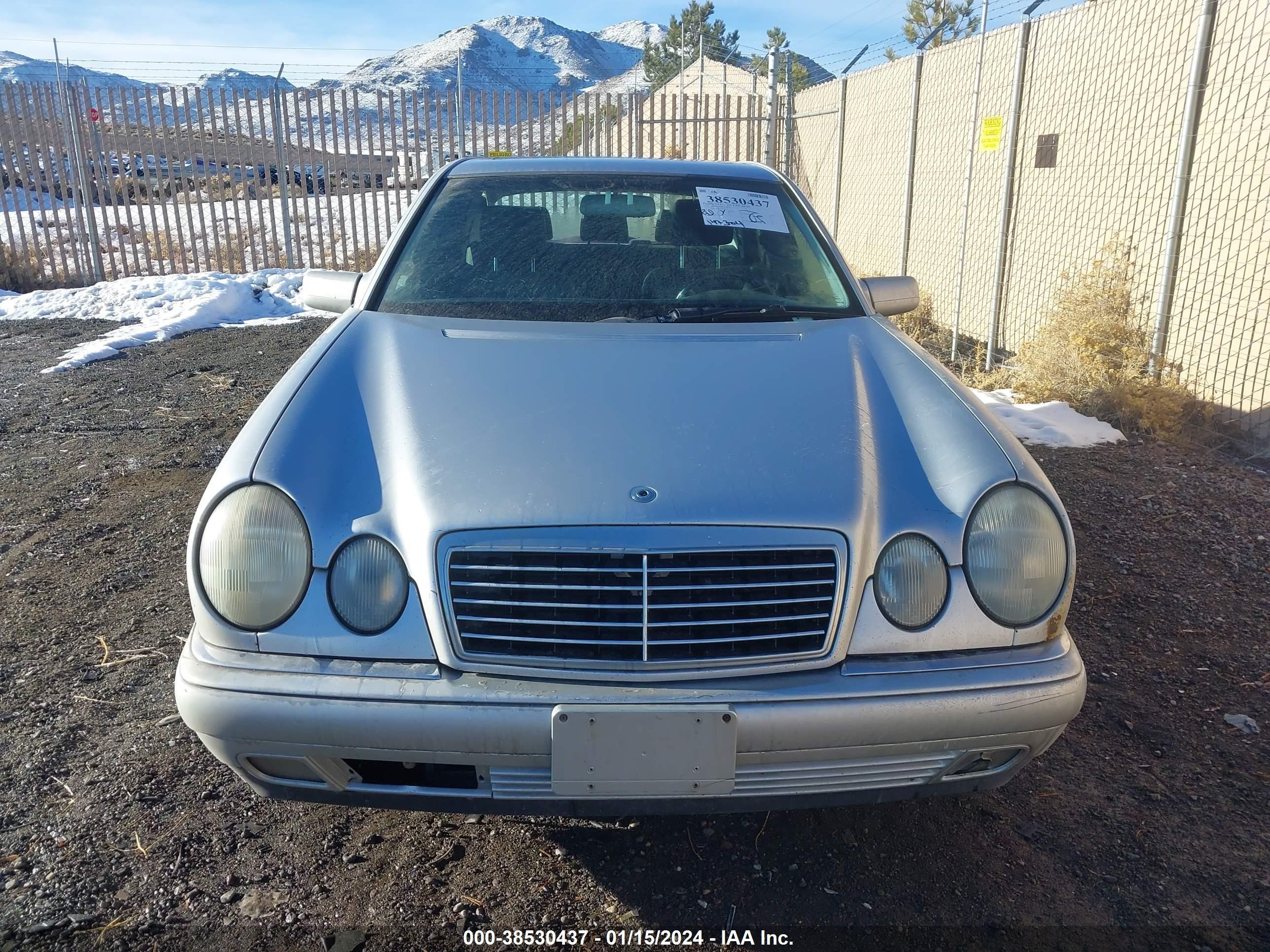 Photo 5 VIN: WDBJF82H7XX015647 - MERCEDES-BENZ E-KLASSE 