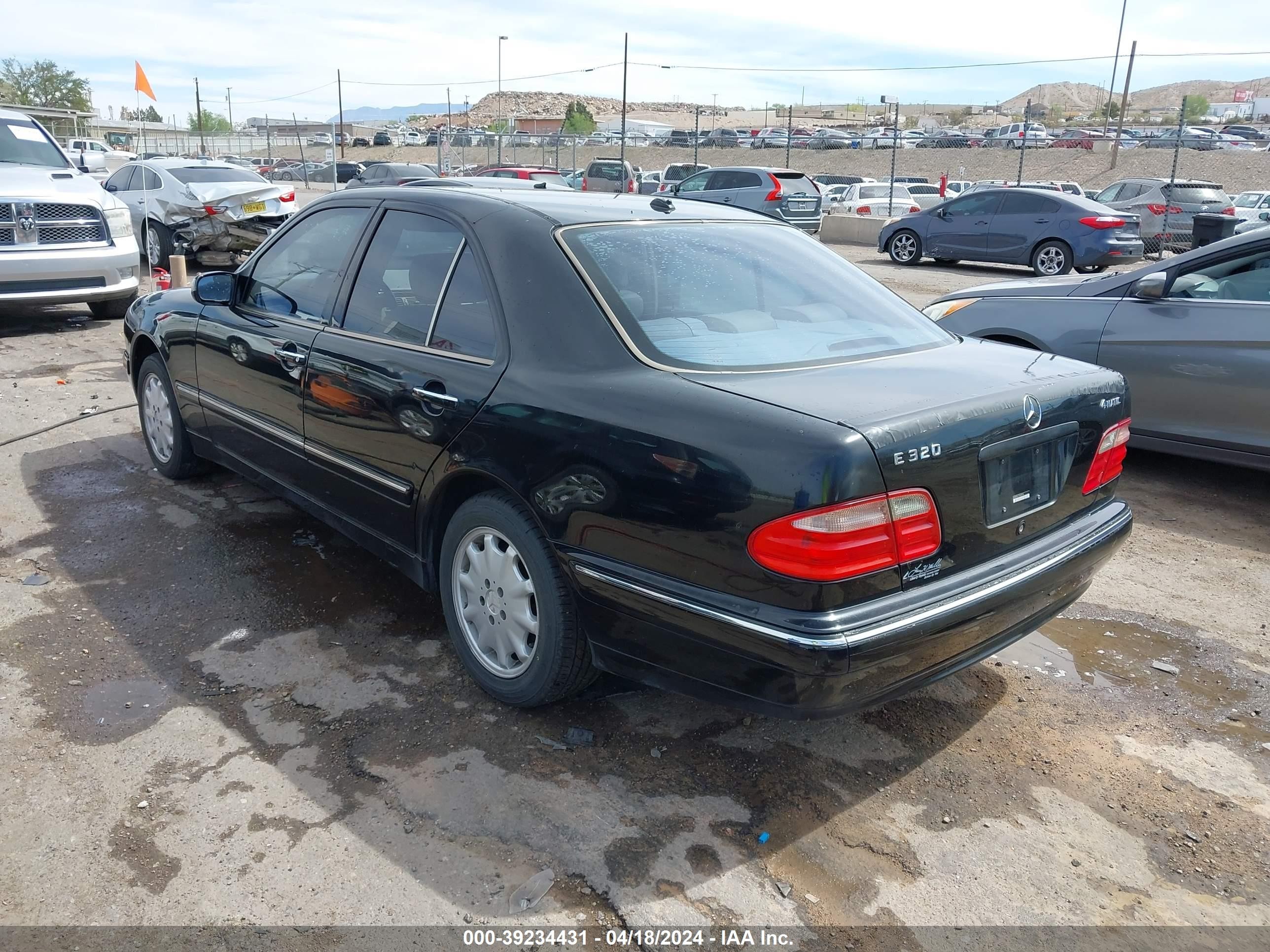 Photo 2 VIN: WDBJF82J72X063516 - MERCEDES-BENZ NULL 