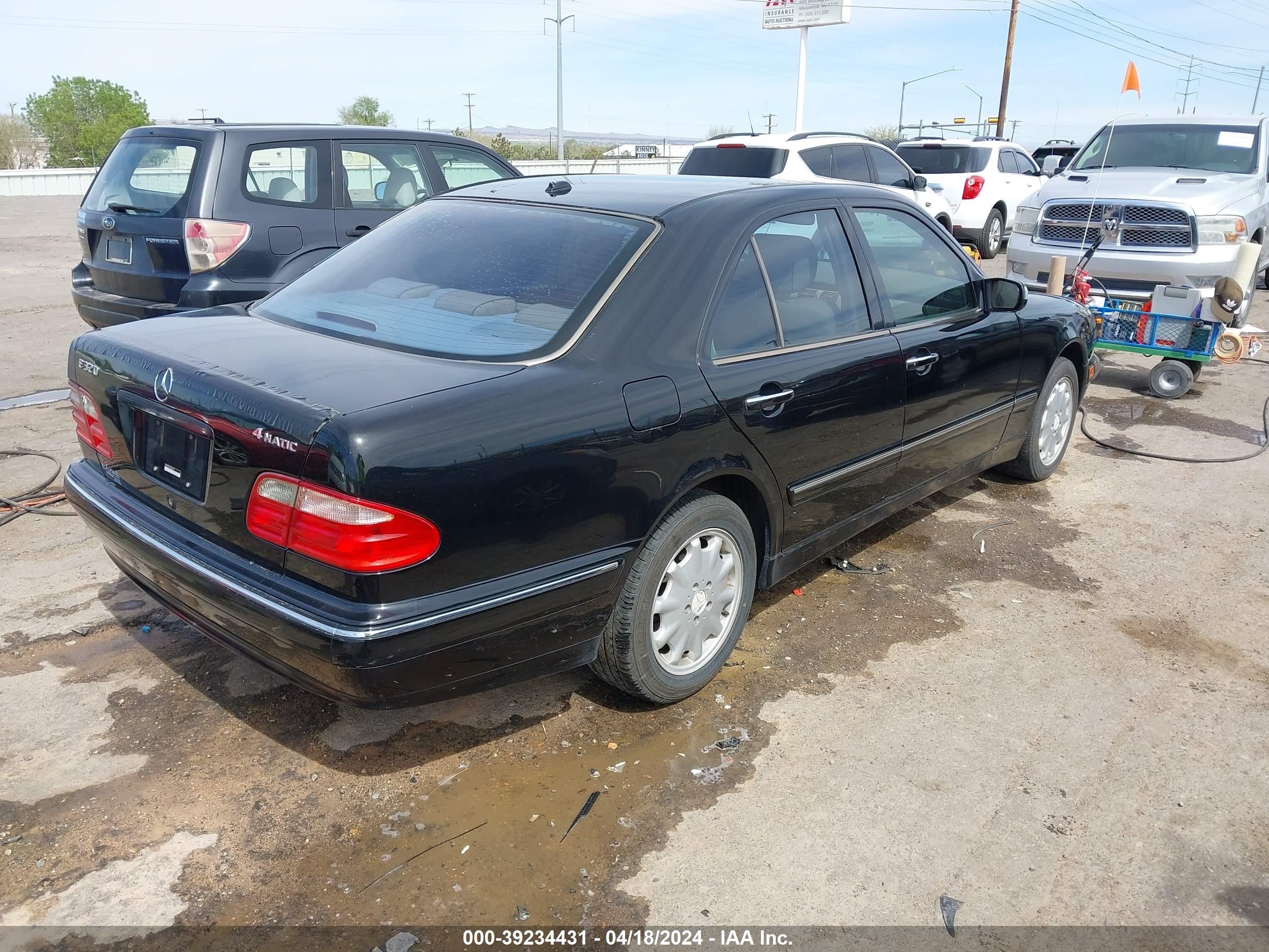 Photo 3 VIN: WDBJF82J72X063516 - MERCEDES-BENZ NULL 