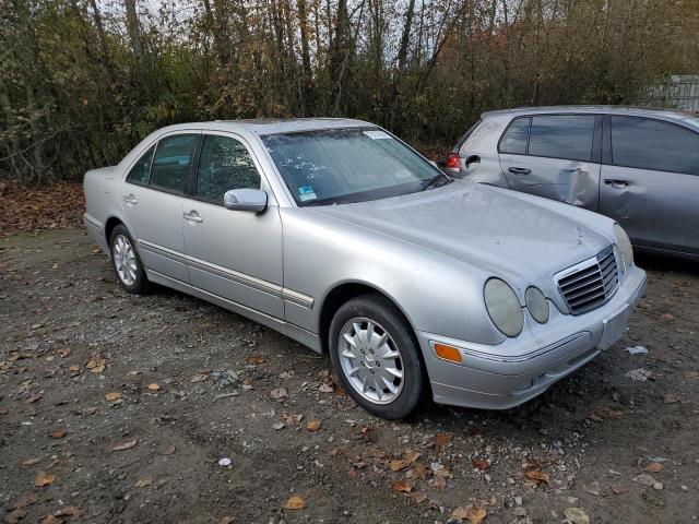 Photo 3 VIN: WDBJF82J7YX030072 - MERCEDES-BENZ E 320 4MAT 