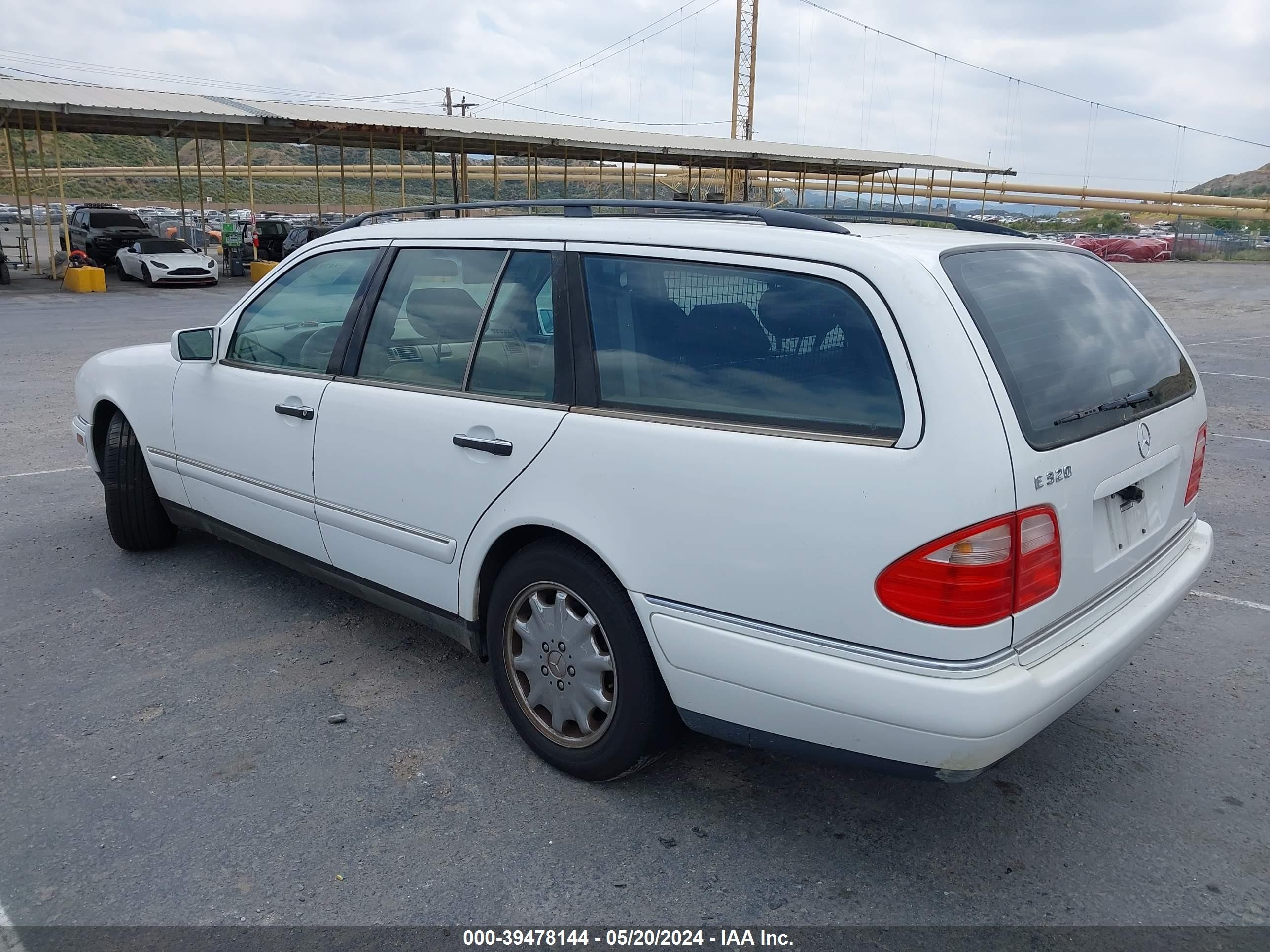 Photo 2 VIN: WDBJH65F7XA787254 - MERCEDES-BENZ NULL 