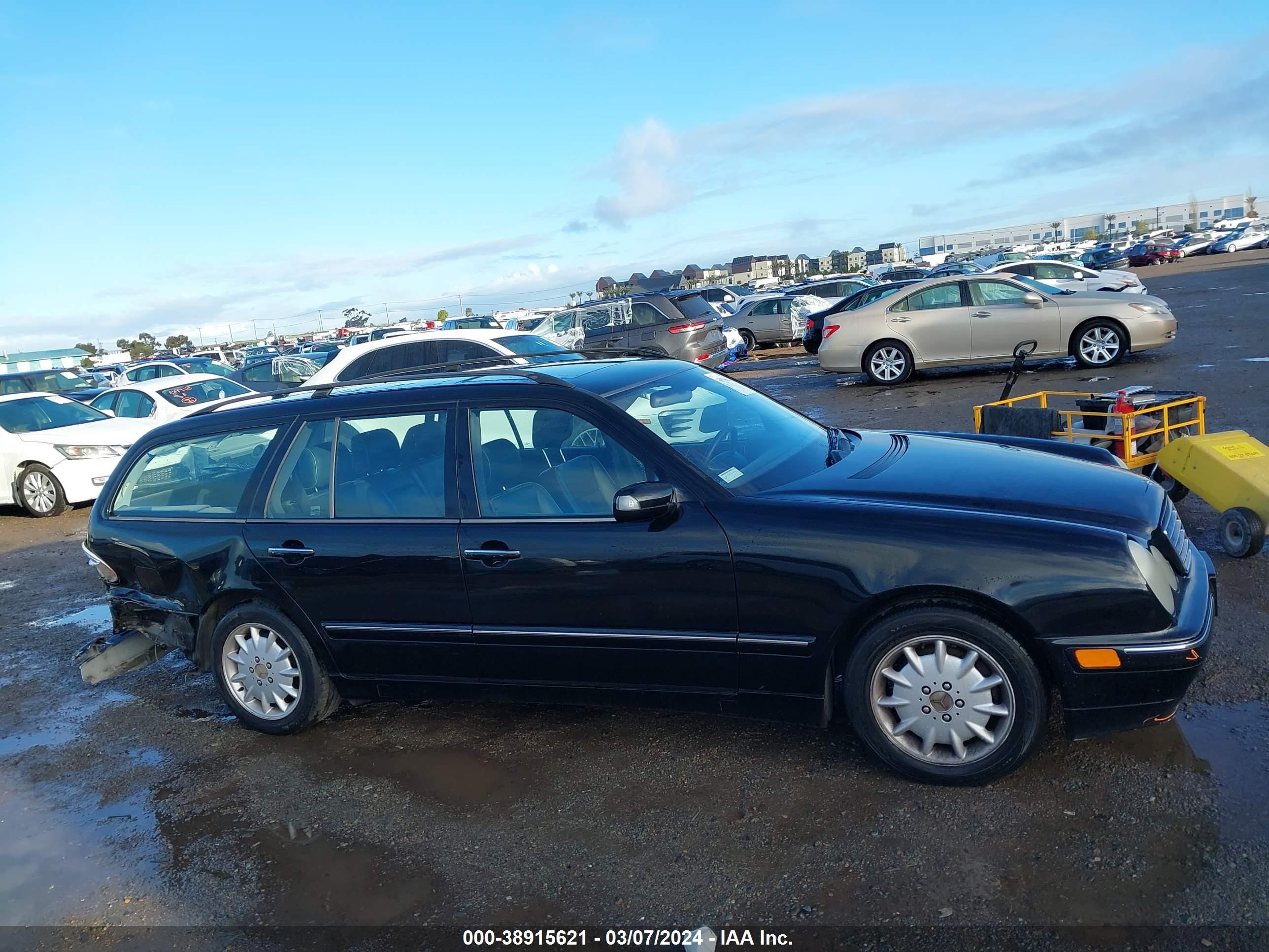 Photo 12 VIN: WDBJH65J01B203928 - MERCEDES-BENZ NULL 