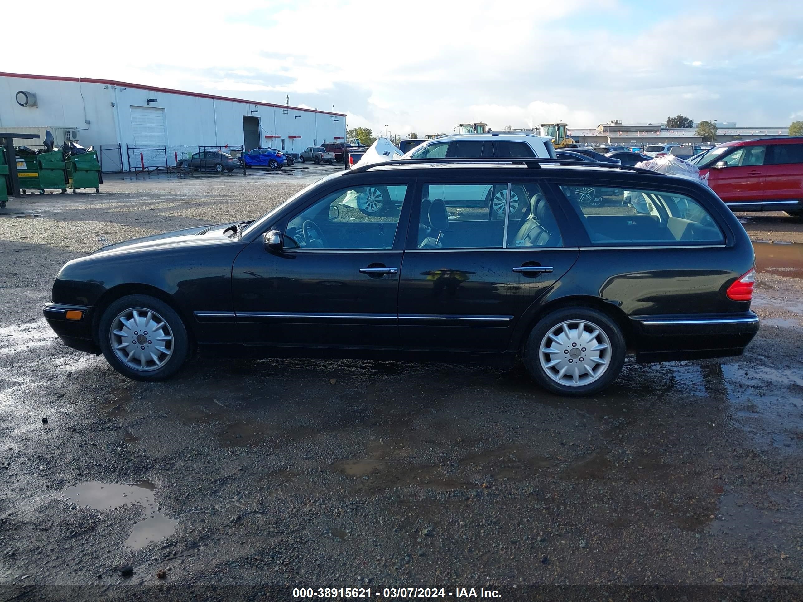 Photo 13 VIN: WDBJH65J01B203928 - MERCEDES-BENZ NULL 