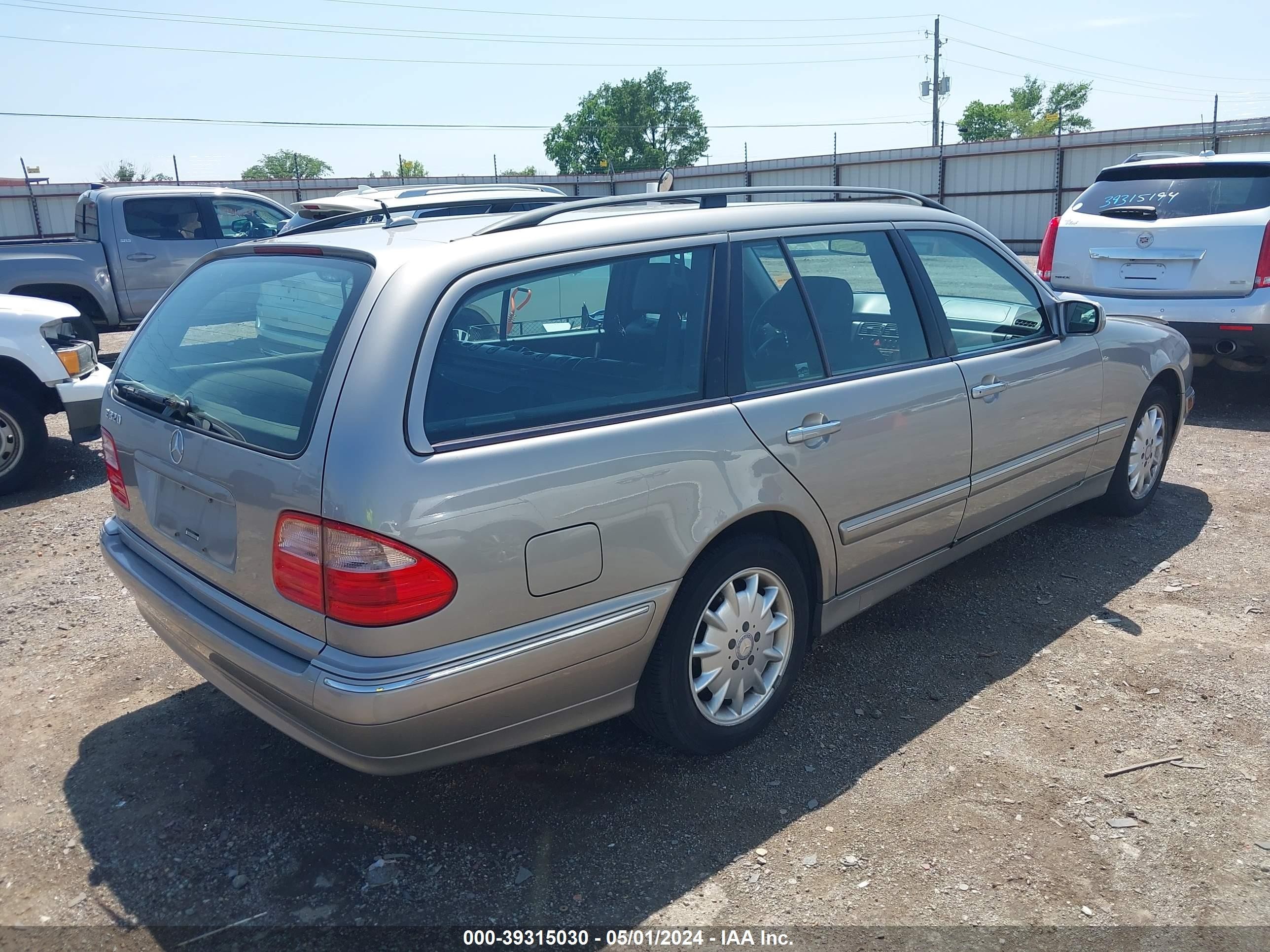 Photo 3 VIN: WDBJH65J63X089150 - MERCEDES-BENZ NULL 