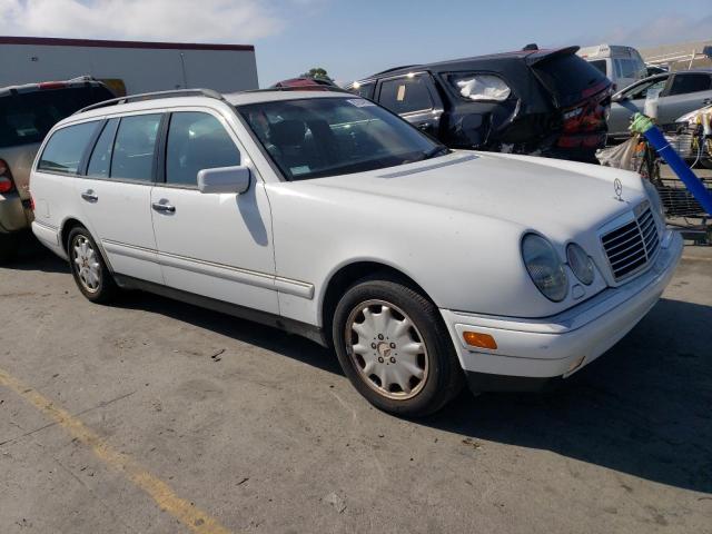 Photo 3 VIN: WDBJH82F3WX012977 - MERCEDES-BENZ E 320 4MAT 