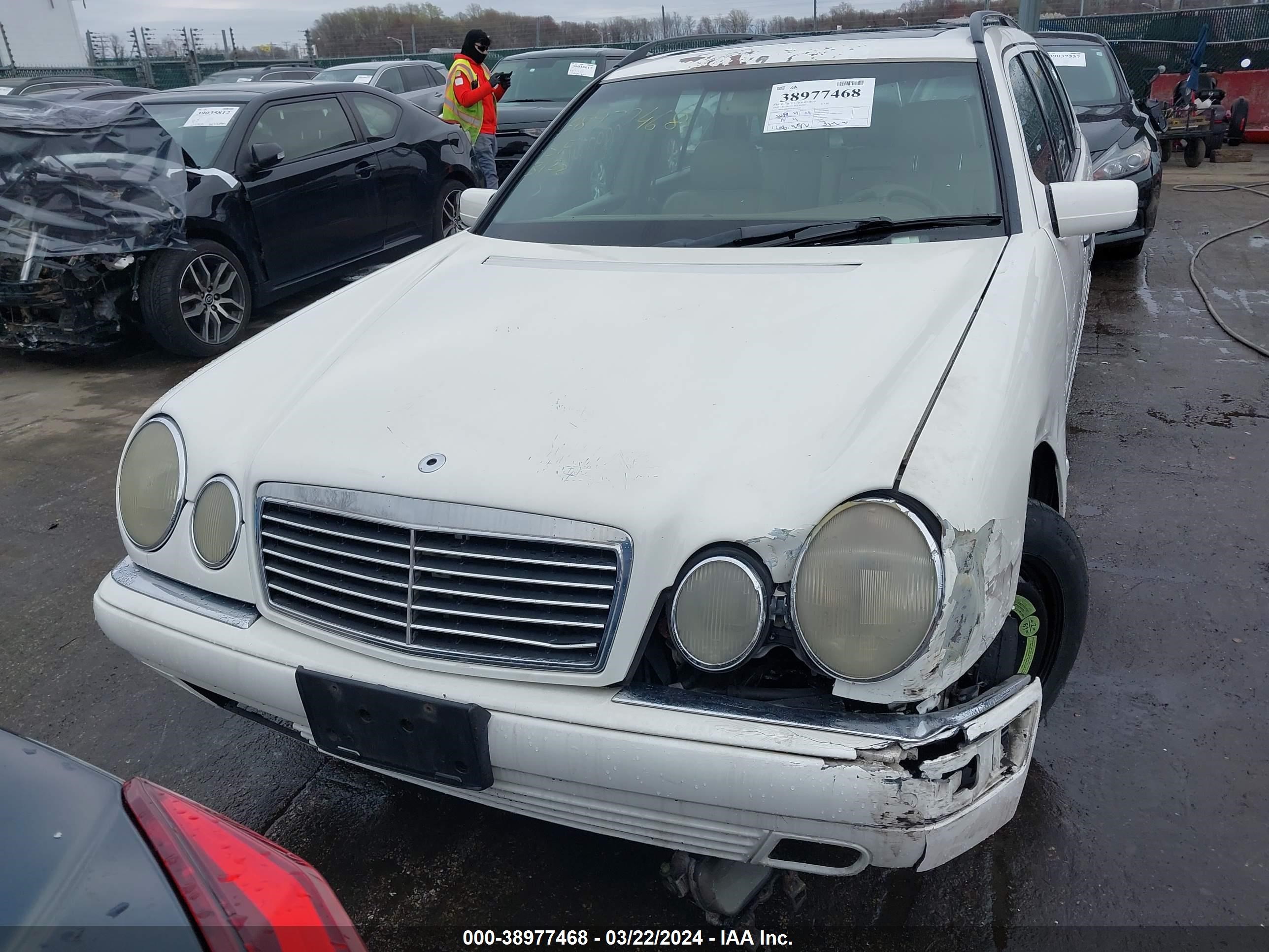 Photo 11 VIN: WDBJH82F4XX018675 - MERCEDES-BENZ NULL 