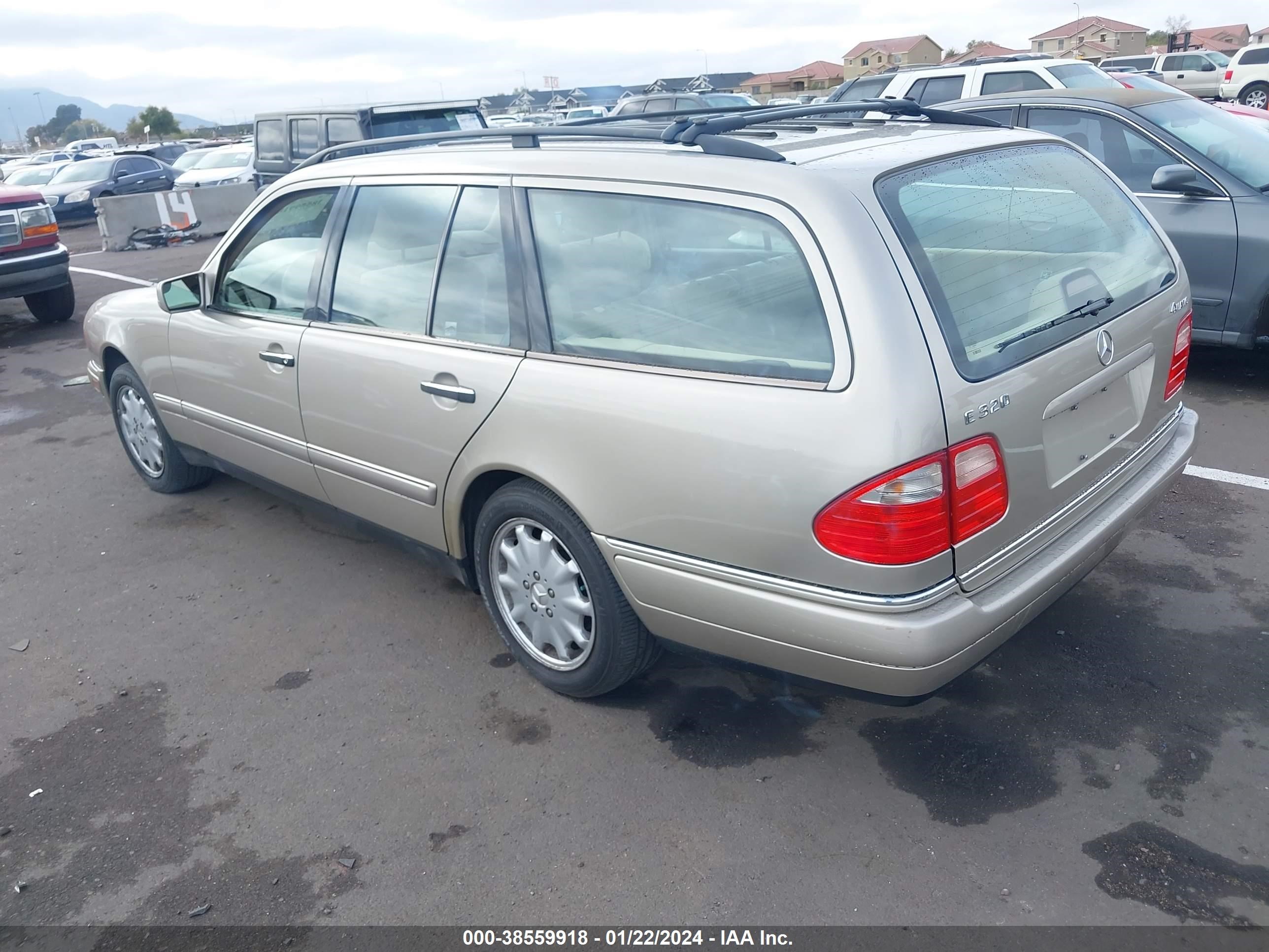 Photo 2 VIN: WDBJH82F8XX026830 - MERCEDES-BENZ E-KLASSE 