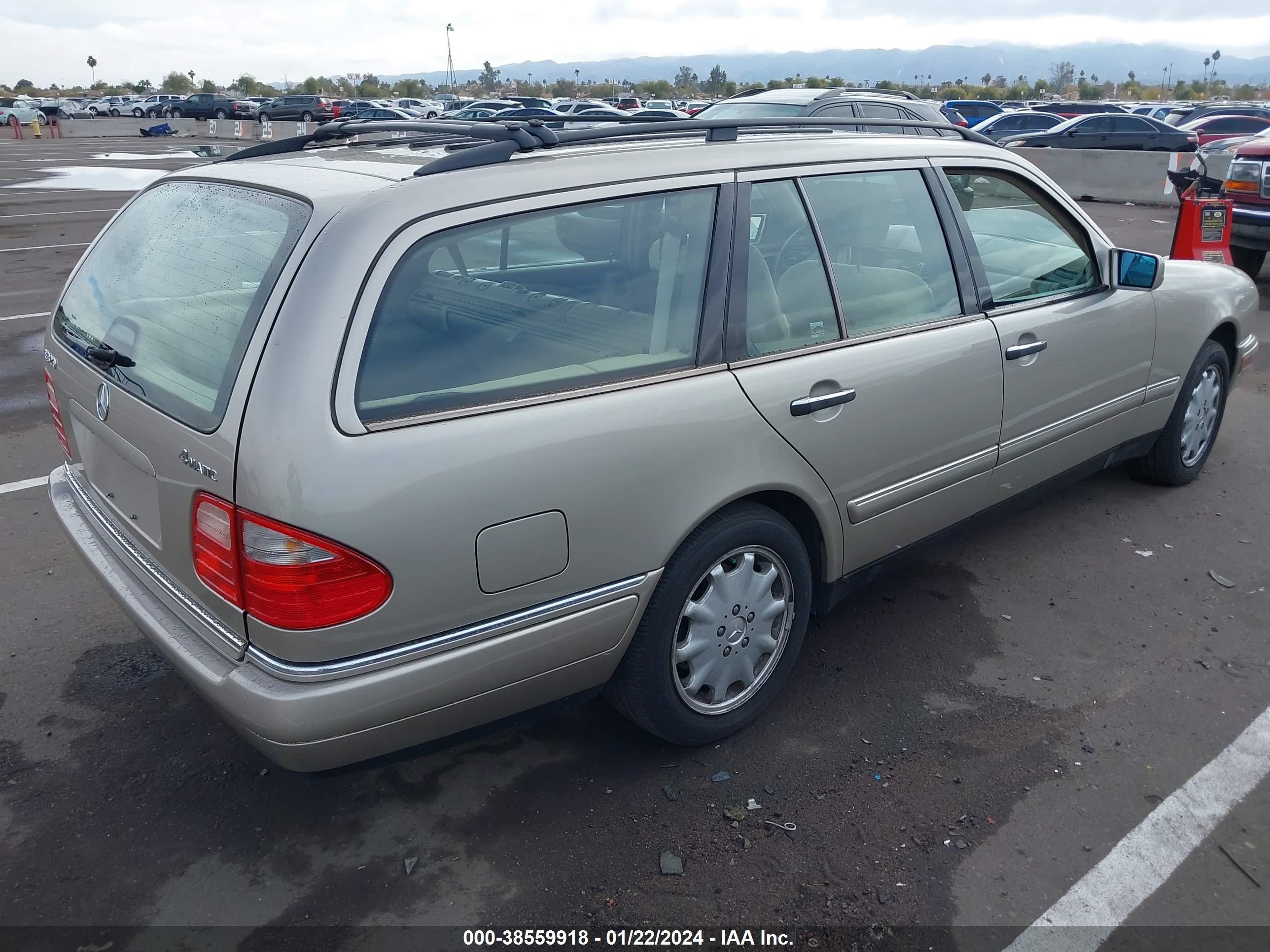 Photo 3 VIN: WDBJH82F8XX026830 - MERCEDES-BENZ E-KLASSE 